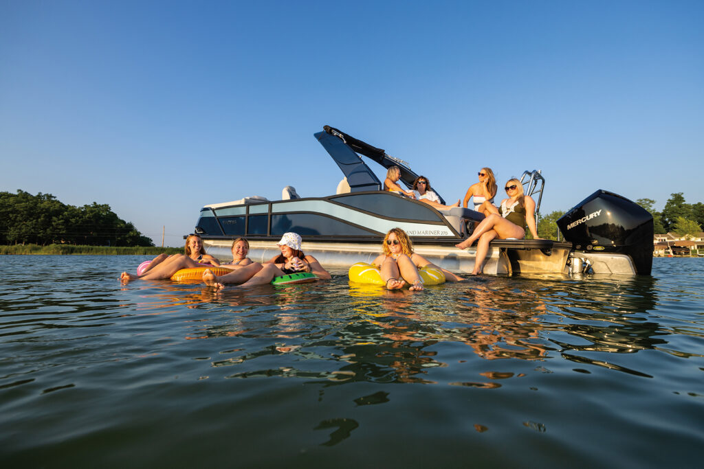 Chattanooga Boat Rental Customers enjoying their day out