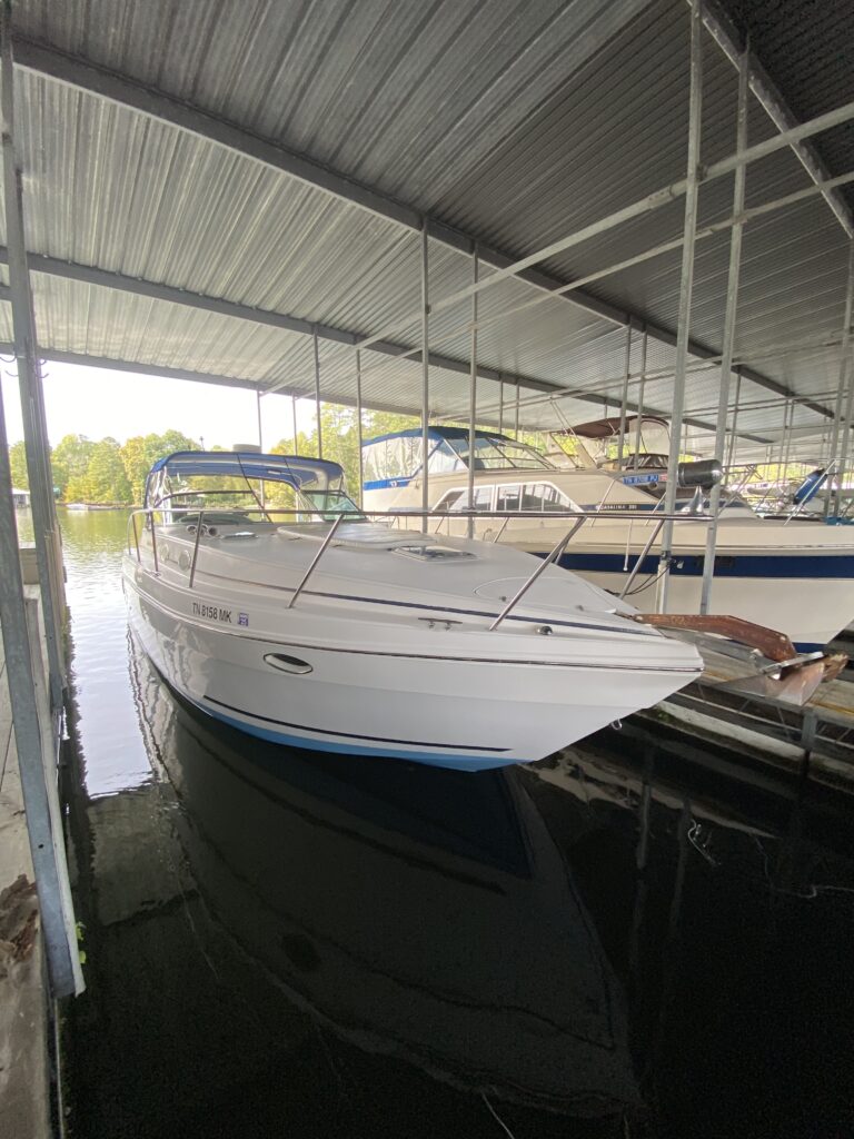 2000 Rinker 340 2.2 Bow in slip