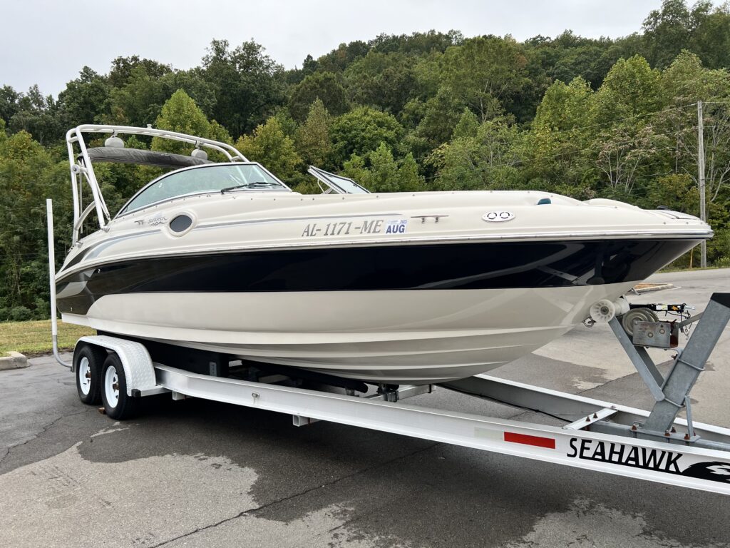 2004 Sea Ray 240SD 01 profile