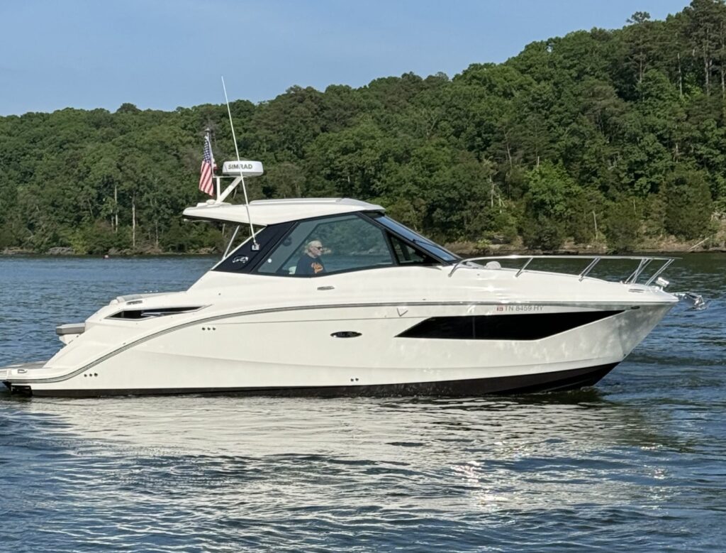 2022 Sea Ray 320DA 01 PROFILE Copy