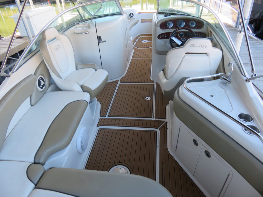 2007 Sea Ray 240SD 1 stern profile