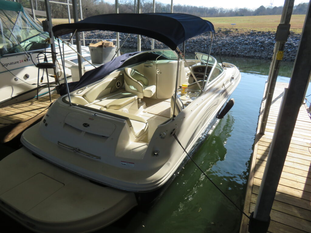 2006 Sea Ray 240SD 1 Cockpit profile